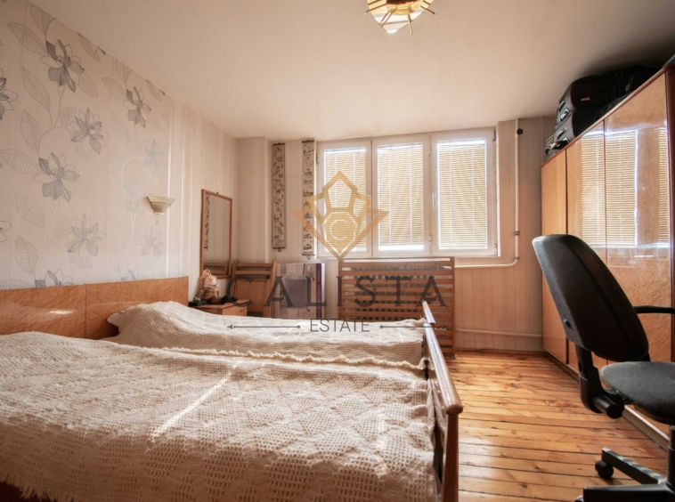Дава се под наем Тристаен апартамент в София, Център - 100 кв.м за 475 € - Снимка #7