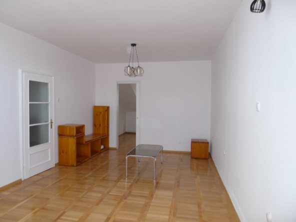 Дава се под наем Тристаен апартамент в София, Славия - 83 кв.м за 1000лв € - Снимка #1