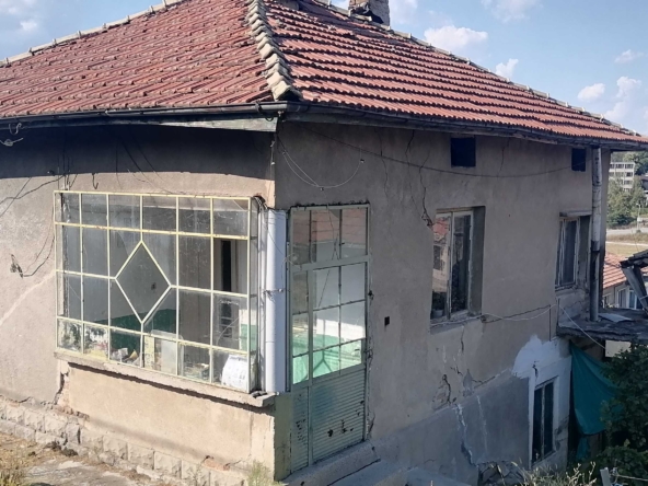 Къща в Велики Преслав - 120 кв.м за 584 €/кв.м - Снимка #1