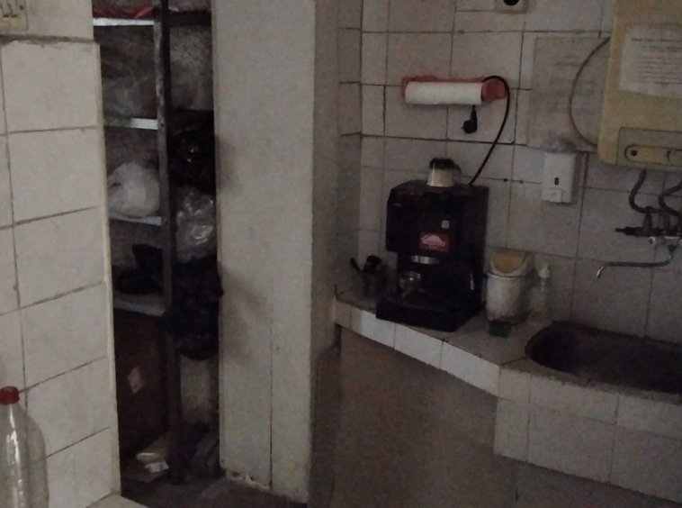 Дава се под наем Магазин в Шумен, Болницата - 150 кв.м за 1500лв € - Снимка #14