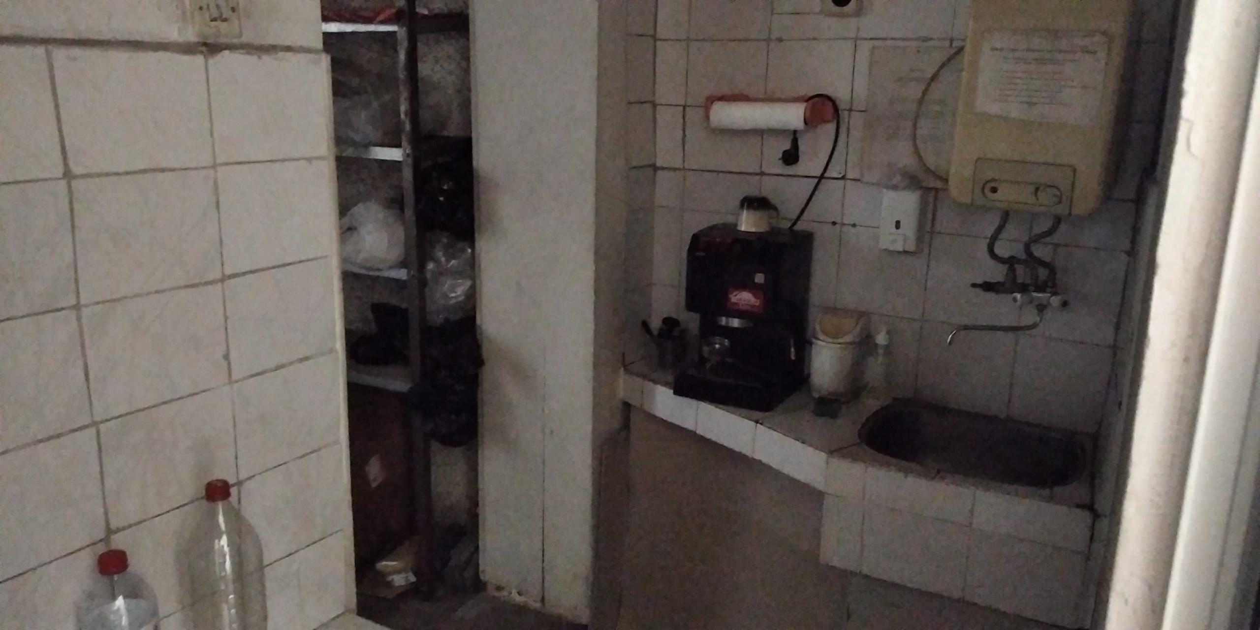 Дава се под наем Магазин в Шумен, Болницата - 150 кв.м за 1500лв € - Снимка #14