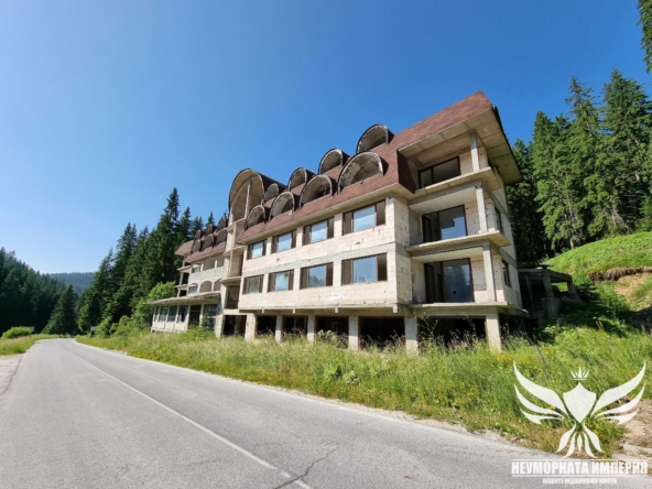 Хотел в к.к. Пампорово - 4480 кв.м за 80 €/кв.м - Снимка #1