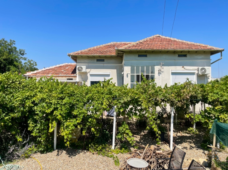 Къща в с. Долна Липница, Област Велико Търново - 106 кв.м за 1227 €/кв.м - Снимка #16