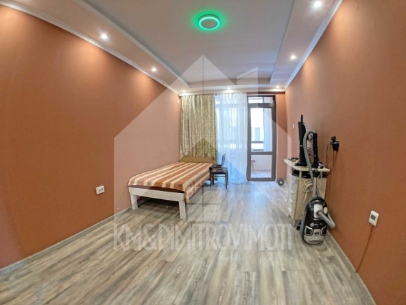 Четиристаен апартамент в Нови пазар - 90 кв.м за 1444 €/кв.м - Снимка #1