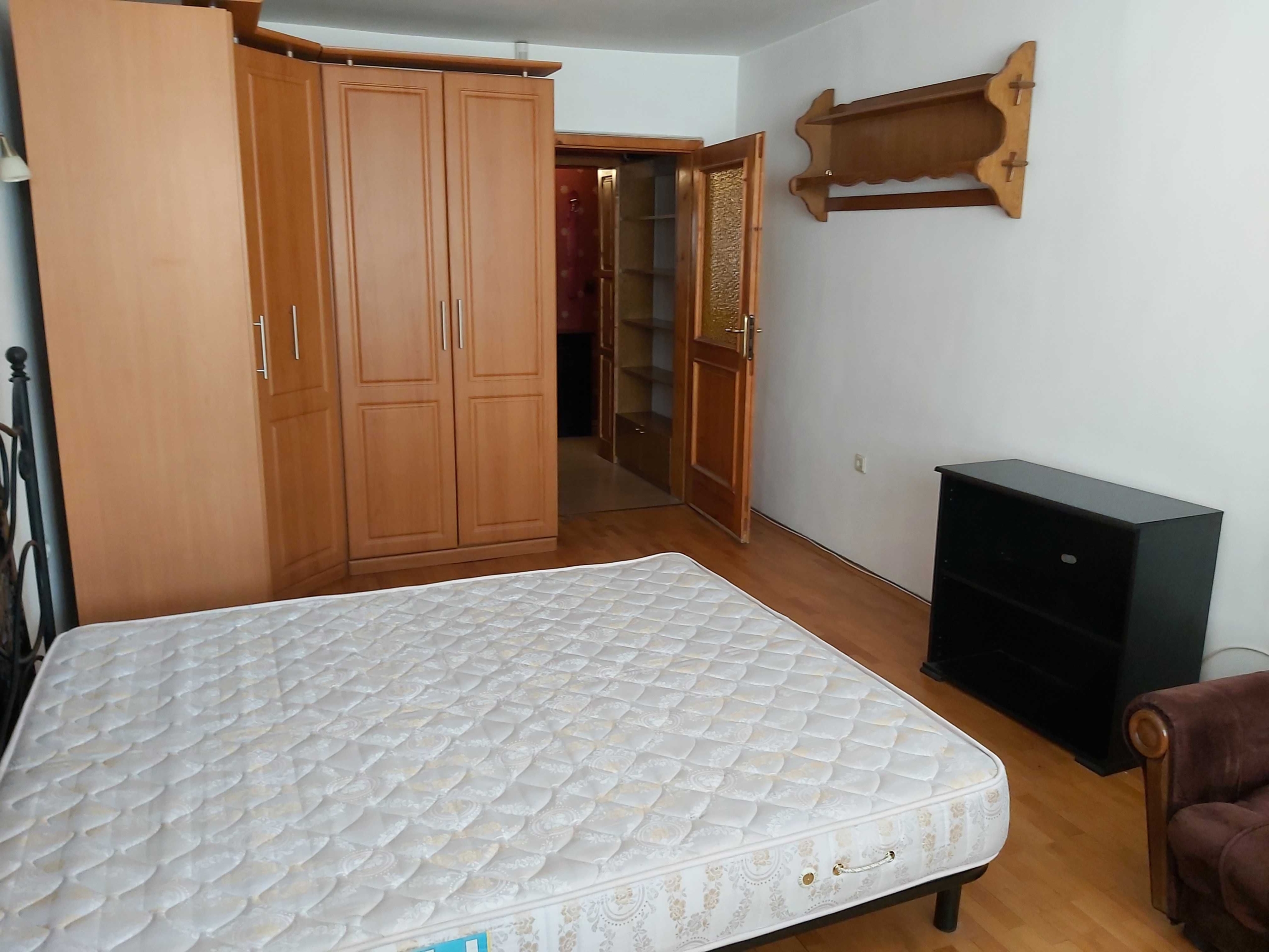 Дава се под наем Тристаен апартамент в София, Център - 91 кв.м за 800лв € - Снимка #6