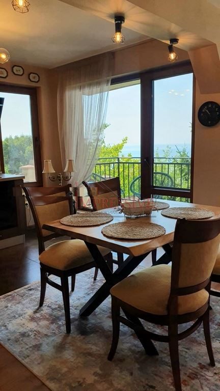 Дава се под наем Етаж от къща в Варна, м-т Св. Никола - 85 кв.м за 1200 € - Снимка #4
