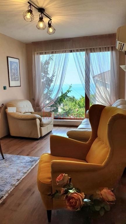 Дава се под наем Етаж от къща в Варна, м-т Св. Никола - 85 кв.м за 1200 € - Снимка #7