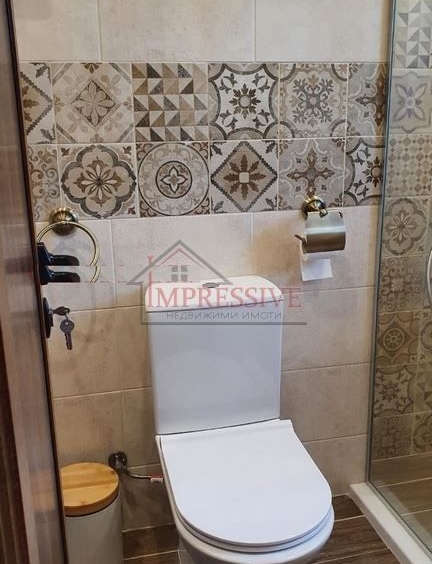 Дава се под наем Етаж от къща в Варна, м-т Св. Никола - 85 кв.м за 1200 € - Снимка #10