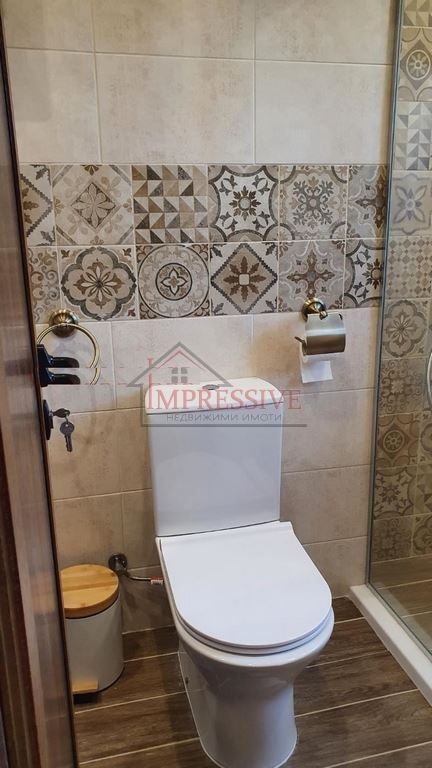 Дава се под наем Етаж от къща в Варна, м-т Св. Никола - 85 кв.м за 1200 € - Снимка #10