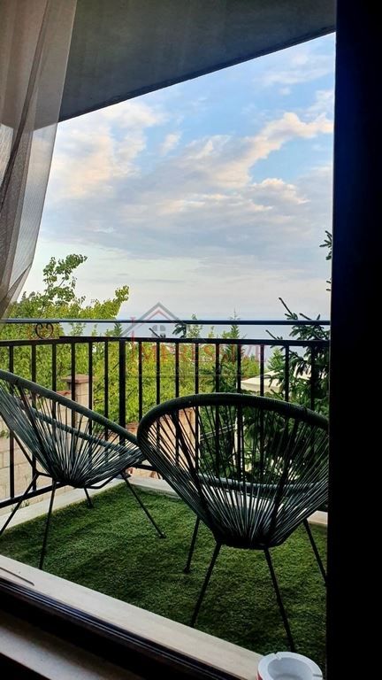 Дава се под наем Етаж от къща в Варна, м-т Св. Никола - 85 кв.м за 1200 € - Снимка #12