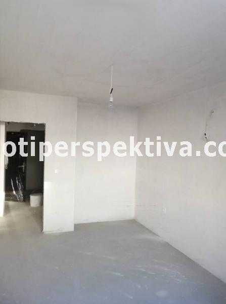 Двустаен апартамент в Пловдив, Кючук Париж - 71 кв.м за 1092 €/кв.м - Снимка #2