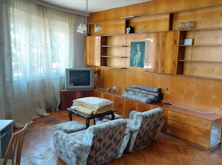 Тристаен апартамент в Плевен, Широк център - 127 кв.м за 867 €/кв.м - Снимка #1