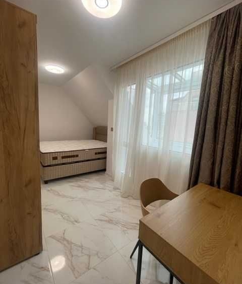 Дава се под наем Тристаен апартамент в София, Хладилника - 80 кв.м за 950 € - Снимка #8