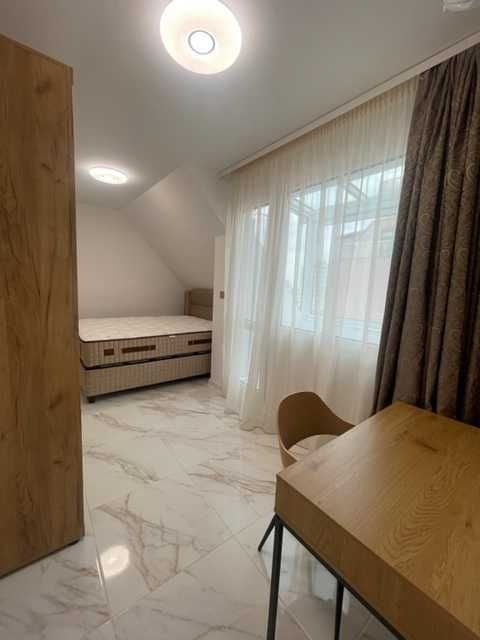 Дава се под наем Тристаен апартамент в София, Хладилника - 80 кв.м за 950 € - Снимка #8