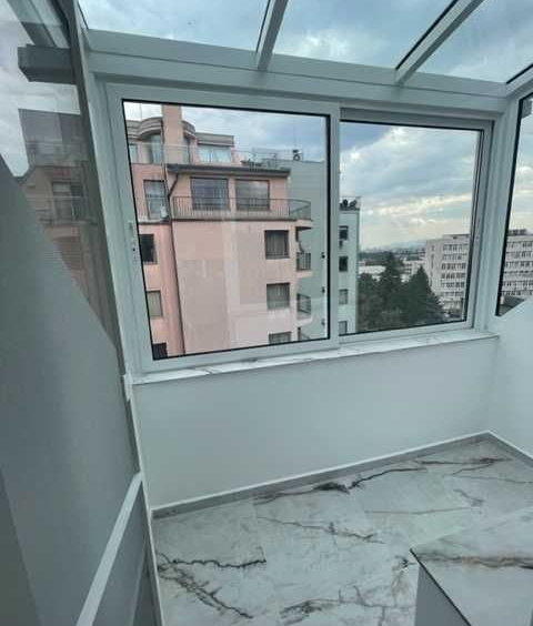 Дава се под наем Тристаен апартамент в София, Хладилника - 80 кв.м за 950 € - Снимка #12