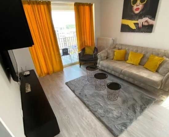 Дава се под наем Двустаен апартамент в Пловдив, Младежки Хълм - 65 кв.м за 280лв € - Снимка #1