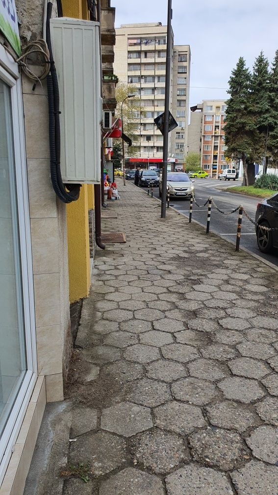 Дава се под наем Магазин в Кърджали, Център - 15 кв.м за 299лв € - Снимка #2