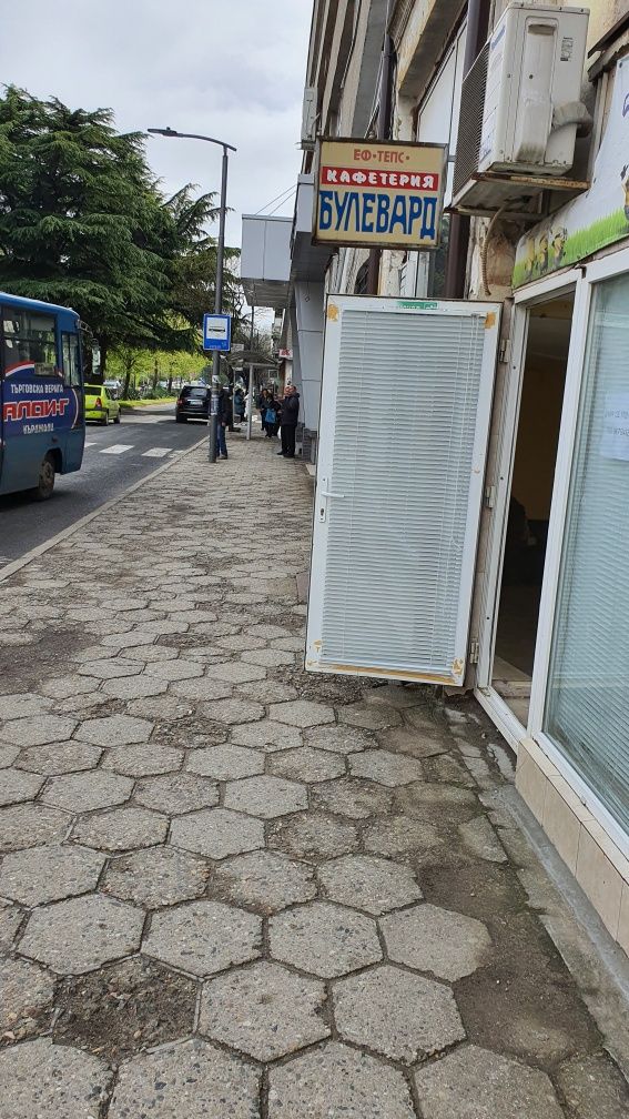 Дава се под наем Магазин в Кърджали, Център - 15 кв.м за 299лв € - Снимка #3