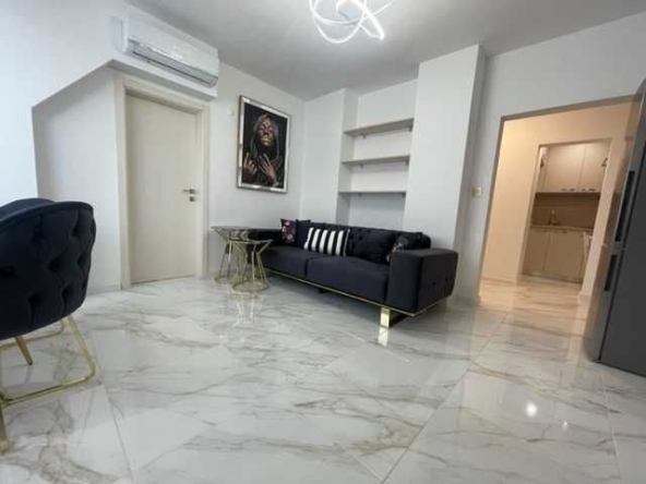 Дава се под наем Тристаен апартамент в София, Хладилника - 80 кв.м за 950 € - Снимка #1