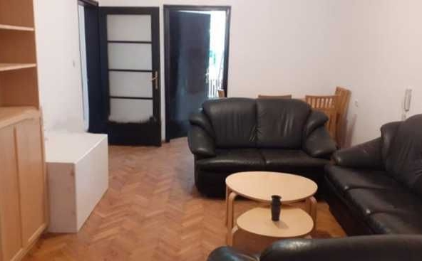 Дава се под наем Четиристаен апартамент в София, Център - 100 кв.м за 1300лв € - Снимка #1