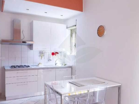 Дава се под наем Двустаен апартамент в Пловдив, Южен - 52 кв.м за 120 € - Снимка #1