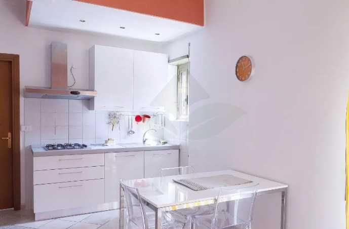 Дава се под наем Двустаен апартамент в Пловдив, Южен - 52 кв.м за 120 € - Снимка #1