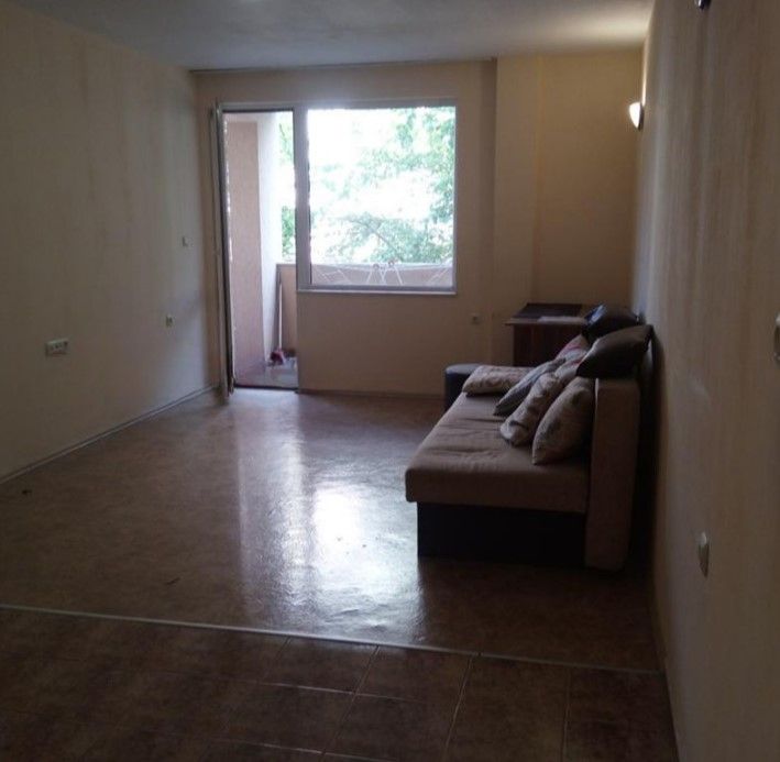 Дава се под наем Двустаен апартамент в Варна, Център - 60 кв.м за 285 € - Снимка #2