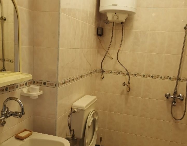 Дава се под наем Тристаен апартамент в Момчилград - 89 кв.м за 220лв € - Снимка #4