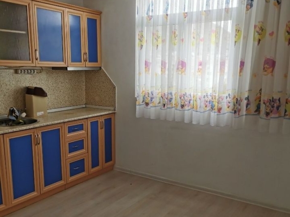 Дава се под наем Тристаен апартамент в Момчилград - 89 кв.м за 220лв € - Снимка #1