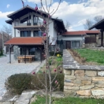 Дава се под наем Къща в Троян - 100 кв.м за 500лв € - Снимка #1