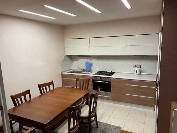 Дава се под наем Тристаен апартамент в София, Дружба 2 - 91 кв.м за 900лв € - Снимка #2