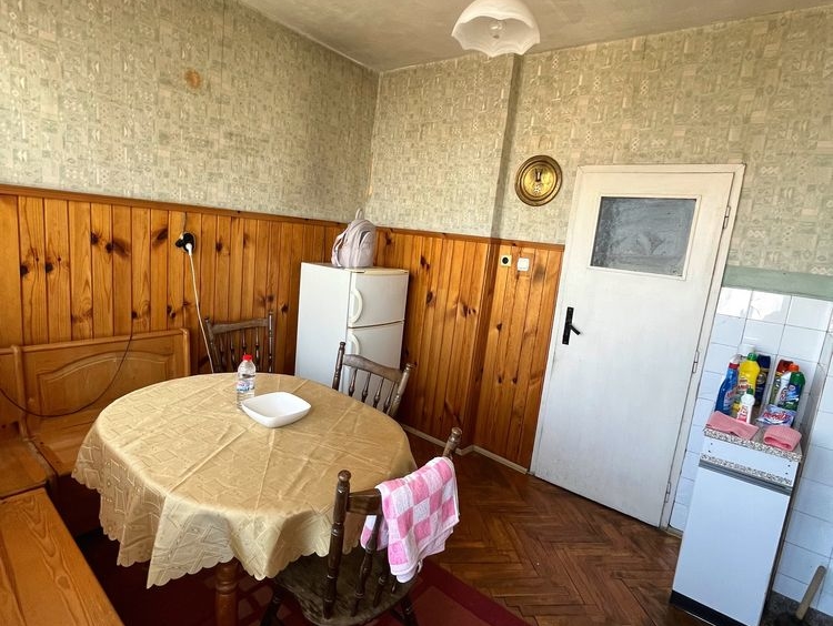 Тристаен апартамент в Благоевград, Идеален център - 74 кв.м за 690 €/кв.м - Снимка #17