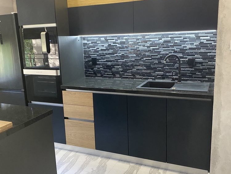 Тристаен апартамент в Пловдив, Кючук Париж - 86 кв.м за 1547 €/кв.м - Снимка #3