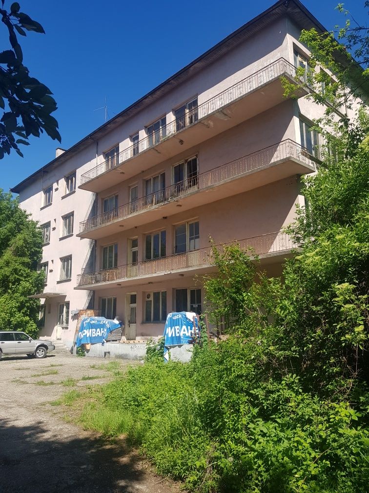 Промишлена сграда в Троян - 40000 кв.м за 55 €/кв.м - Снимка #1