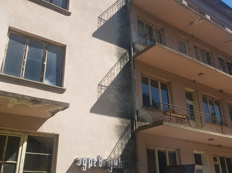 Промишлена сграда в Троян - 40000 кв.м за 55 €/кв.м - Снимка #2