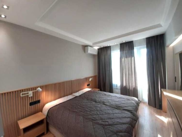 Дава се под наем Тристаен апартамент в София, Център - 100 кв.м за 2200лв € - Снимка #1