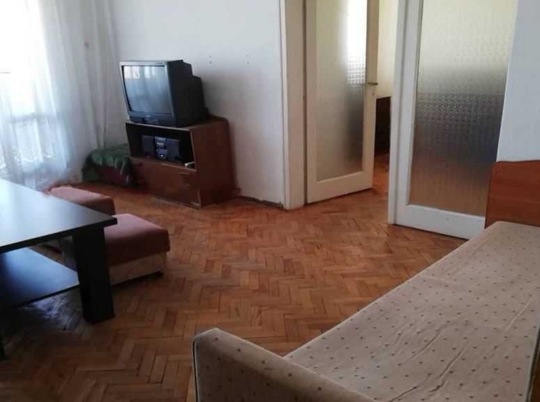 Дава се под наем Тристаен апартамент в Варна, Колхозен пазар - 80 кв.м за 275 € - Снимка #2