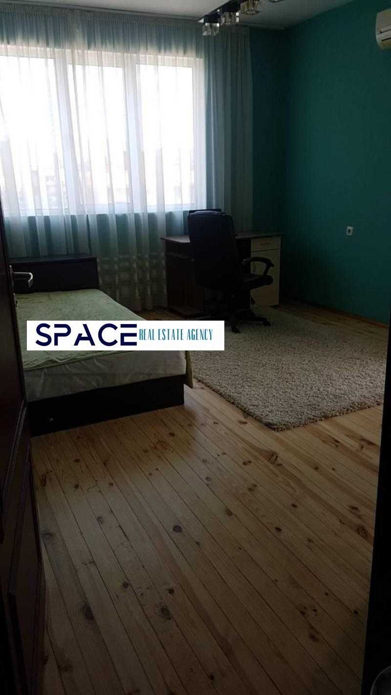 Дава се под наем Тристаен апартамент в Пловдив, Въстанически - 120 кв.м за 680лв € - Снимка #6