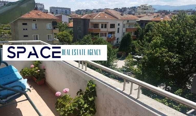 Дава се под наем Тристаен апартамент в Пловдив, Въстанически - 120 кв.м за 680лв € - Снимка #12