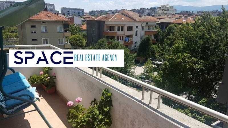 Дава се под наем Тристаен апартамент в Пловдив, Въстанически - 120 кв.м за 680лв € - Снимка #12
