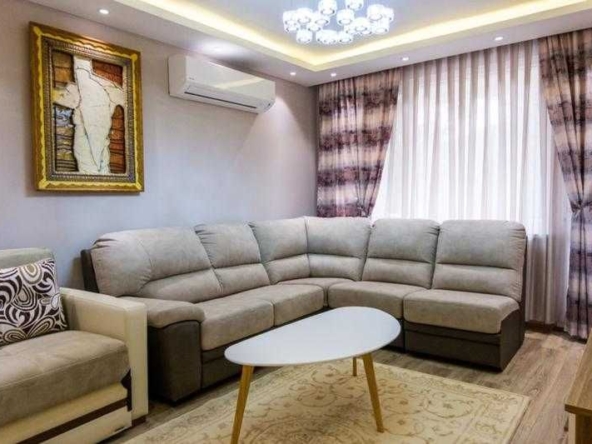 Дава се под наем Двустаен апартамент в Пловдив, Младежки Хълм - 111 кв.м за 699 € - Снимка #1