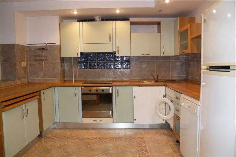Тристаен апартамент в Варна, Окръжна болница - 122 кв.м за 1353 €/кв.м - Снимка #1