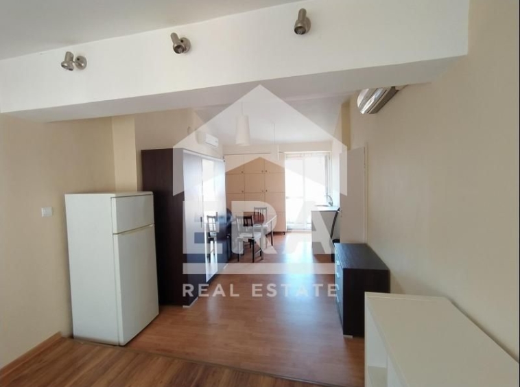 Двустаен апартамент в Варна, Колхозен пазар - 98 кв.м за 909 €/кв.м - Снимка #7