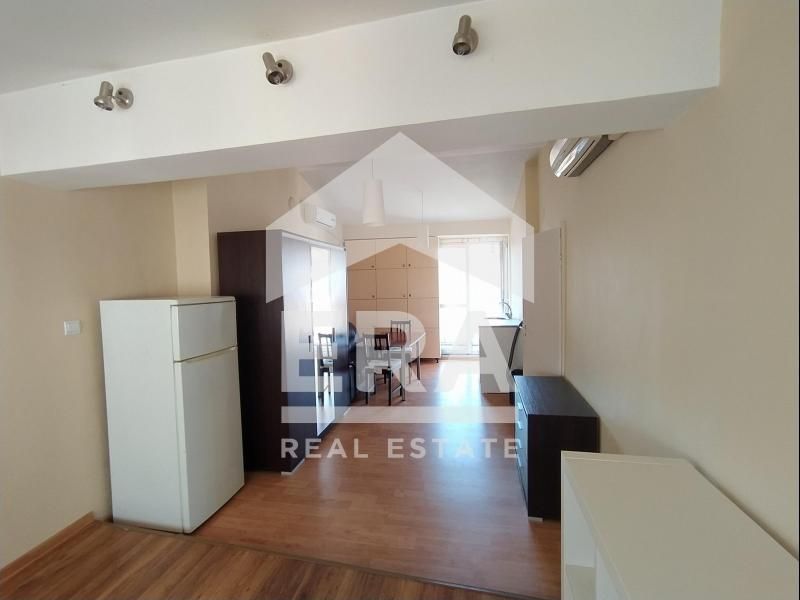Двустаен апартамент в Варна, Колхозен пазар - 98 кв.м за 909 €/кв.м - Снимка #7