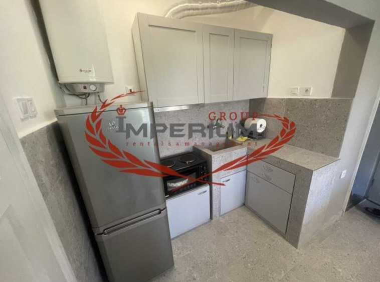 Дава се под наем Тристаен апартамент в Варна, Център - 80 кв.м за 400 € - Снимка #2