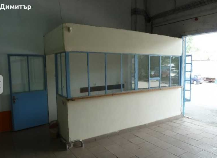 Дава се под наем Склад в Пловдив, Гагарин - 110 кв.м за 900лв € - Снимка #3