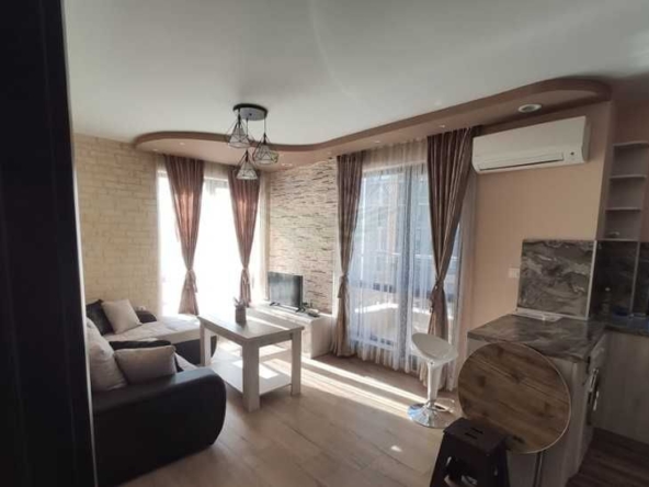 Дава се под наем Двустаен апартамент в Пловдив, Младежки Хълм - 60 кв.м за 380лв € - Снимка #1