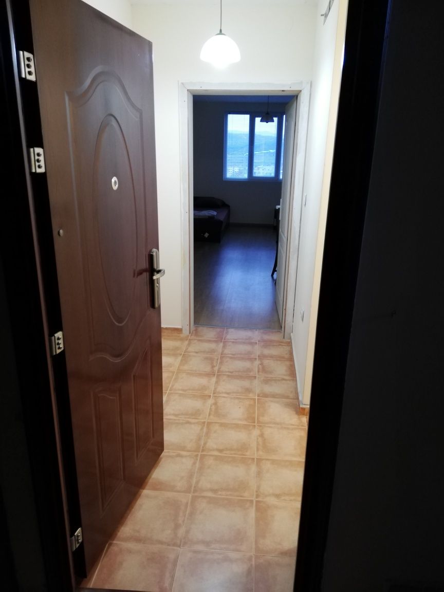 Дава се под наем Едностаен апартамент в Благоевград, Запад - 40 кв.м за 300лв € - Снимка #2