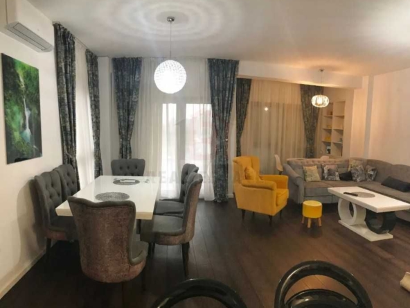 Дава се под наем Четиристаен апартамент в Пловдив, Център - 95 кв.м за 225 € - Снимка #1