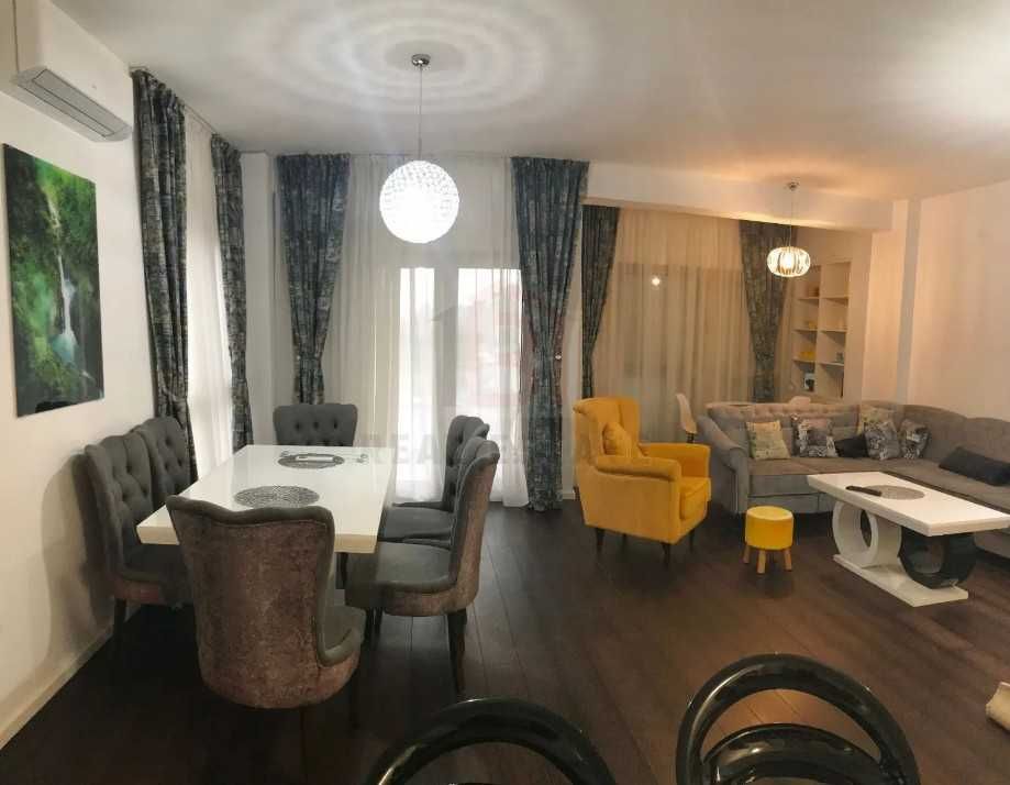 Дава се под наем Четиристаен апартамент в Пловдив, Център - 95 кв.м за 225 € - Снимка #1